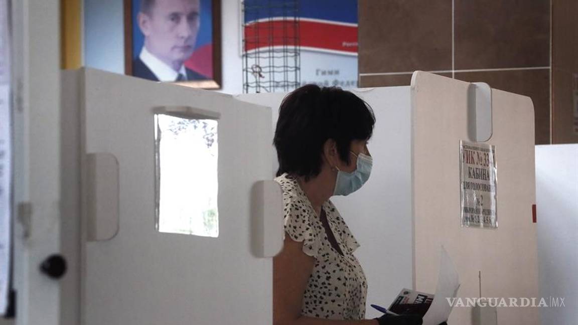 $!Inicia la votación del referéndum que le permite a Vladimir Putin mantenerse en el poder hasta 2036