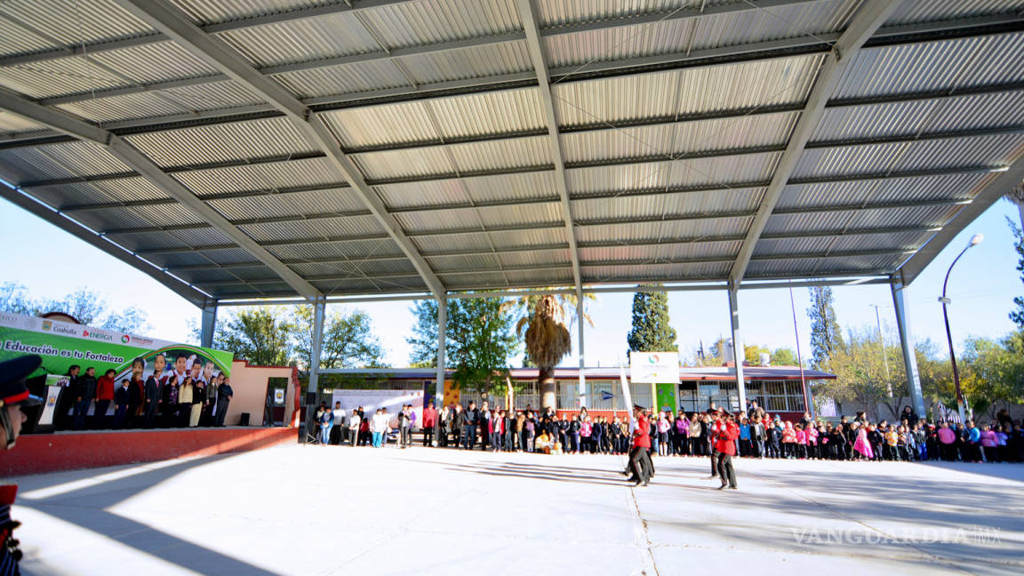 Construyen techo malla sombra en la primaria Humberto Jiménez