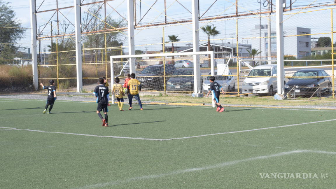 $!Colegio San José le da la vuelta a Pumas Saltillo y sacan una importante victoria en la Copa Navideña Rayados Saltillo
