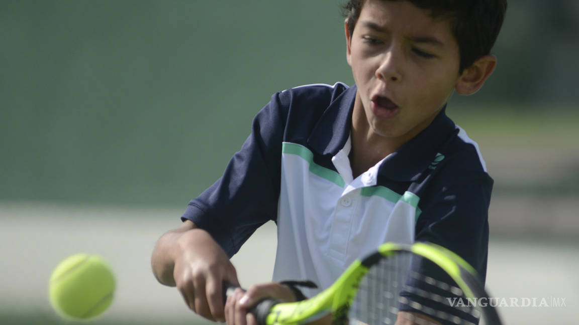 Tenistas salen a las canchas en torneo Infantil-Juvenil