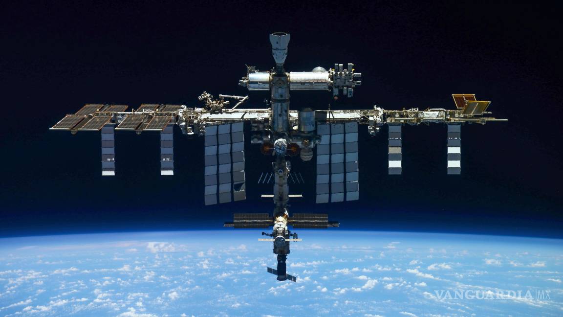 $!La Estación Espacial Internacional desde una nave espacial rusa Soyuz MS-19 después de desacoplarse.
