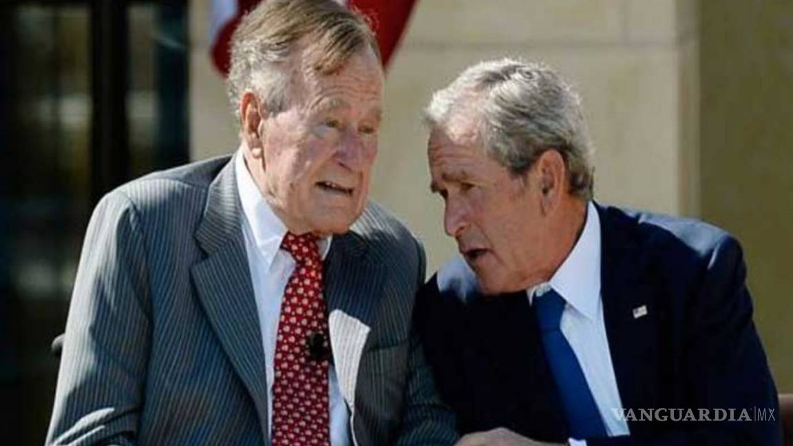 Bush padre critica administración de su hijo George