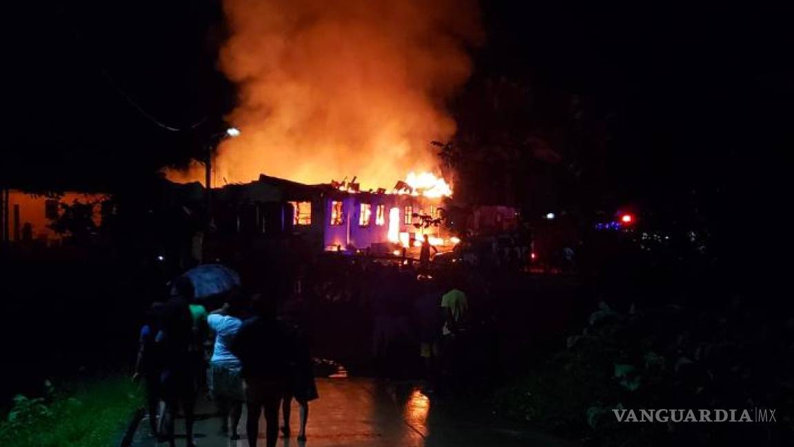 Al menos 20 muertos deja incendio en un dormitorio escolar, en Guyana