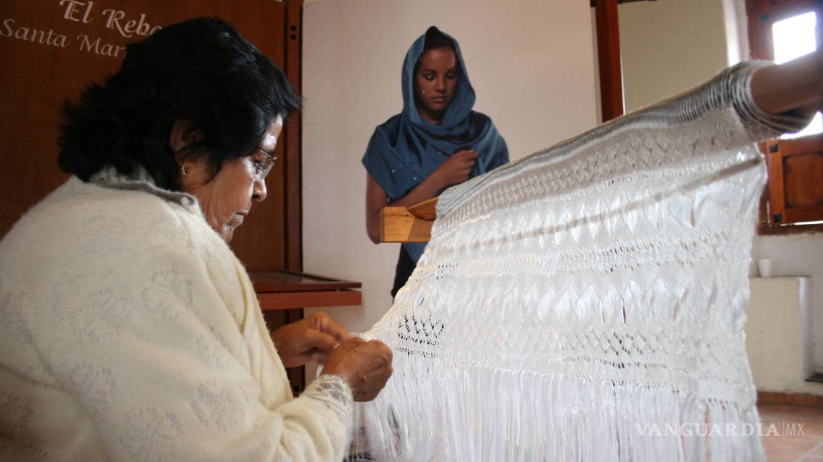 $!En riesgo de desaparecer el rebozo mexicano