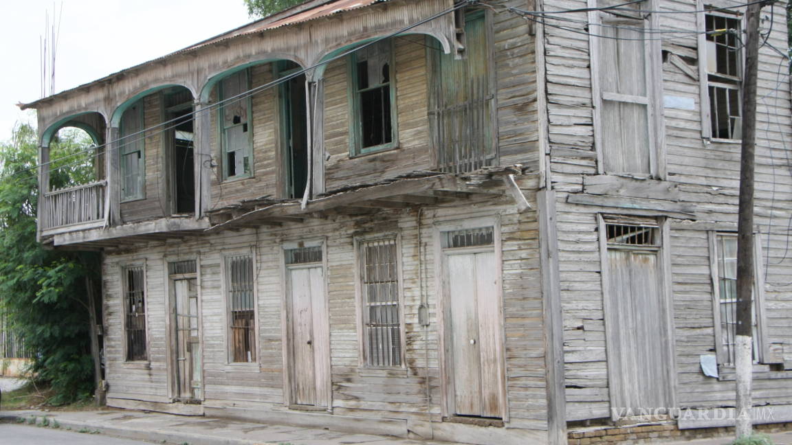 Derrumbarán edificio histórico construido en 1875 en Piedras Negras; está a punto de colapsar