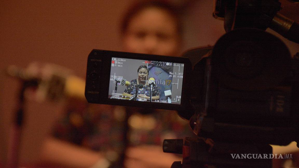 $!El futuro tiene los ojos abiertos: Rigoberta Menchú