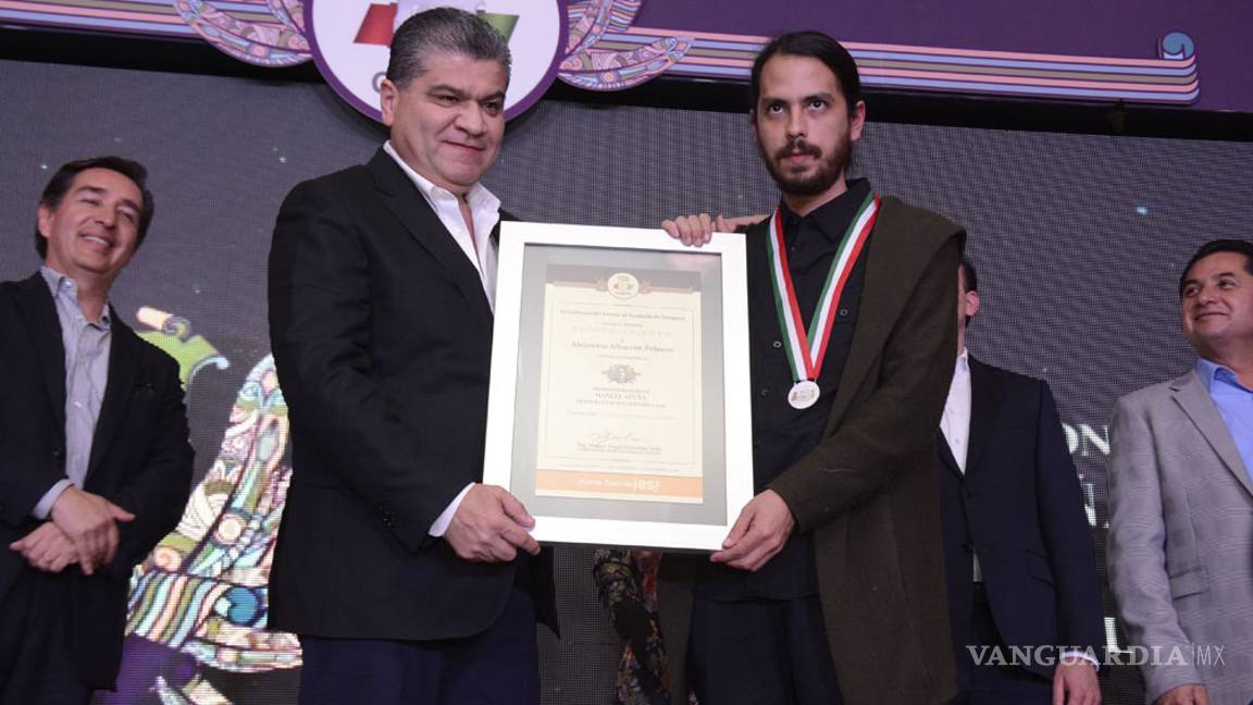 $!Premian los versos arriesgados de Alejandro Albarrán