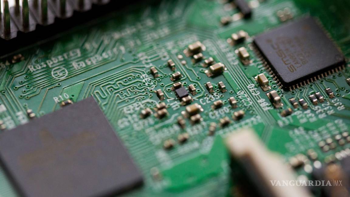 $!Microchips en una placa de circuito impreso.