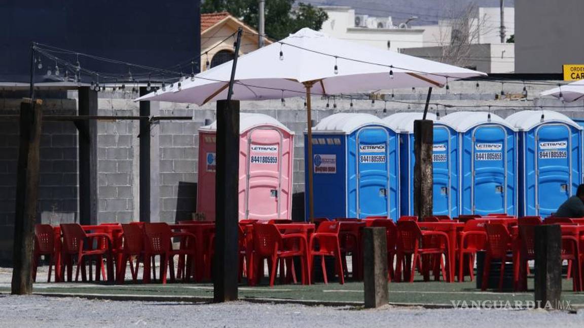 $!La gran cantidad de clientes del bar que dejan su coche en los alrededores ya es un problema para los vecinos.