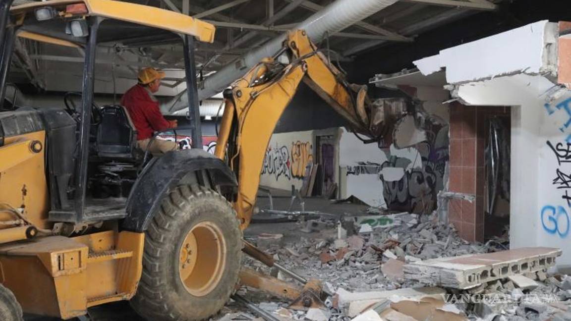 $!Maquinaria pesada ya realiza trabajos sobre este inmueble ubicado en el bulevar Venustiano Carranza.