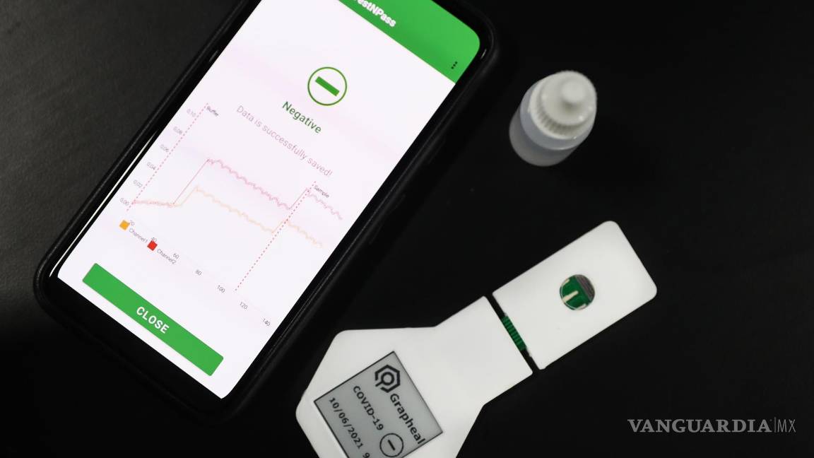 $!Grapheal TestNpass, una ‘tira de prueba’ digital que detecta COVID-19 en cinco minutos a partir de la saliva o un hisopo nasal. EFE/EPA/Caroline Brehman