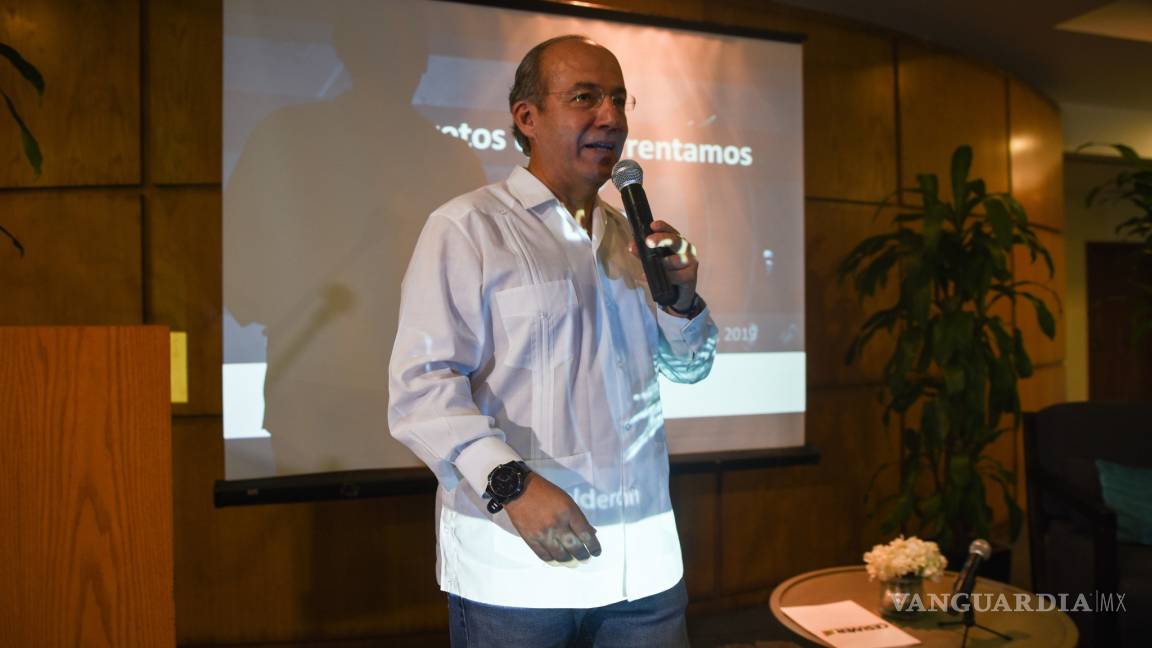 La difícil decisión de omitir y justificar en el libro de Felipe Calderón