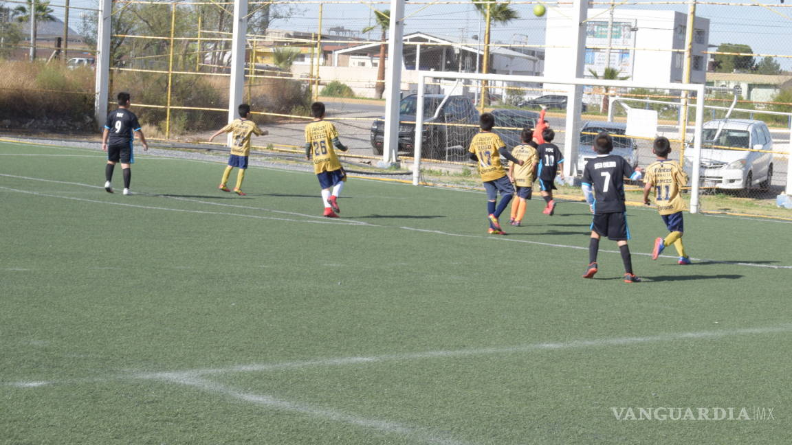 $!Colegio San José le da la vuelta a Pumas Saltillo y sacan una importante victoria en la Copa Navideña Rayados Saltillo