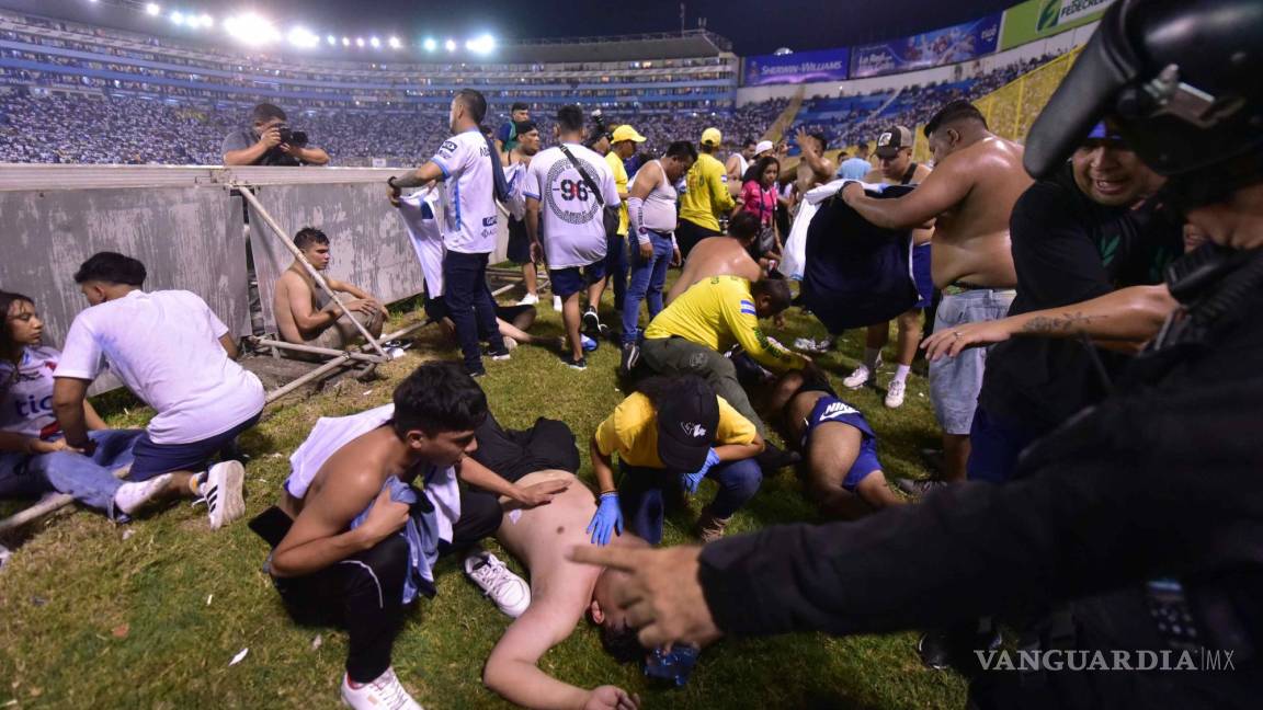 Tragedia en El Salvador, estampida en Estadio Cuscatlán deja al menos 12 muertos