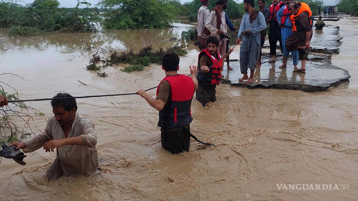 Mueren 550 personas en Pakistán tras inundaciones por las lluvias más intensas en décadas