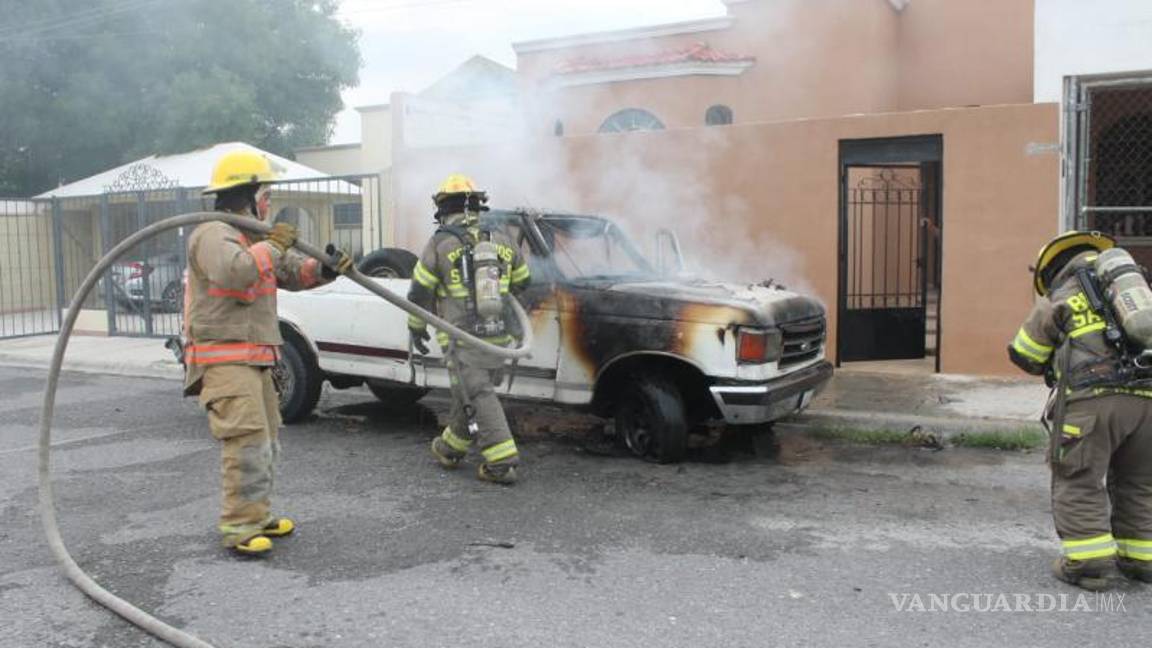 $!Bomberos de Saltillo controlaron el incendio.