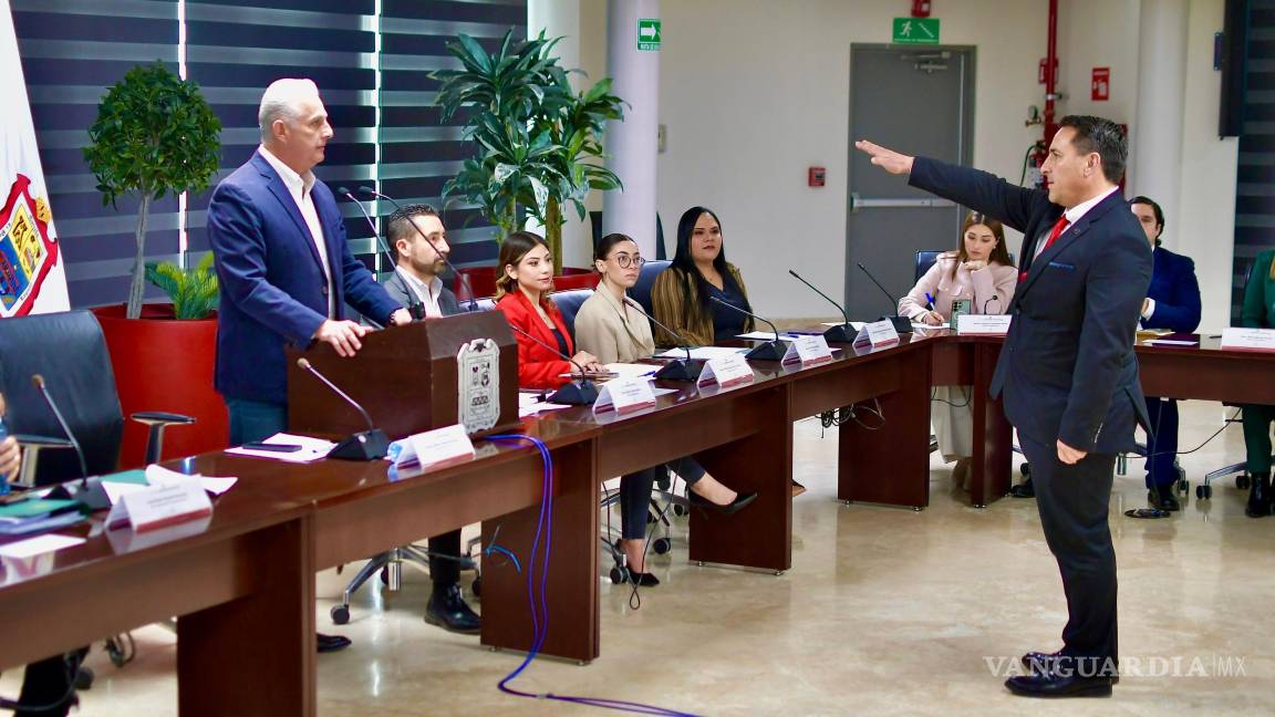 Alcalde de Torreón toma protesta a Raúl Garza como séptimo regidor del Ayuntamiento