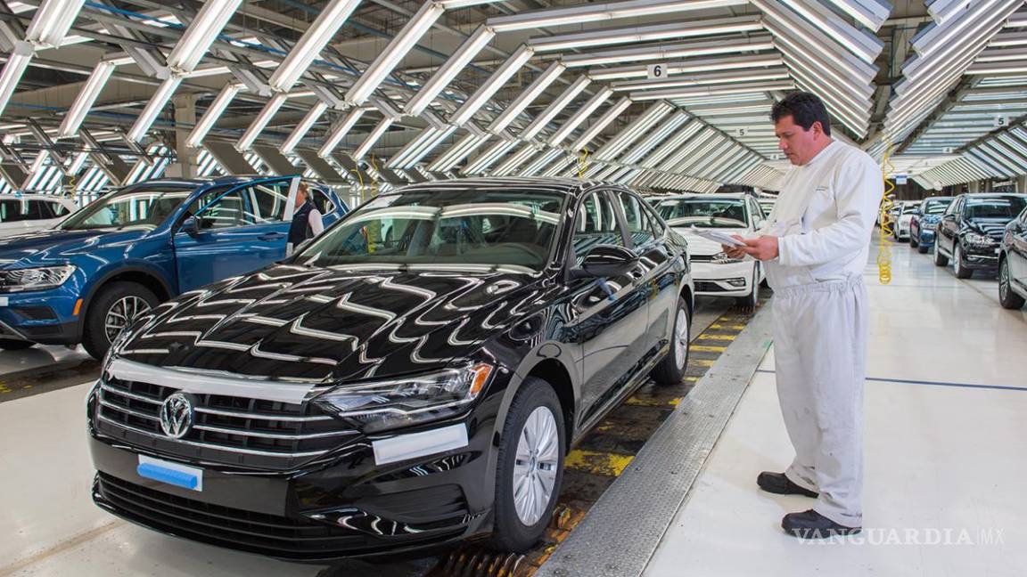 Aumentan un 11% los salarios de trabajadores en planta de montaje de VW en EU