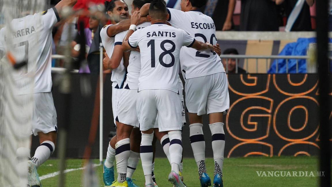 Guatemala, con el ‘Flaco’ Tena al mando, avanza a Cuartos de Final de la Copa Oro