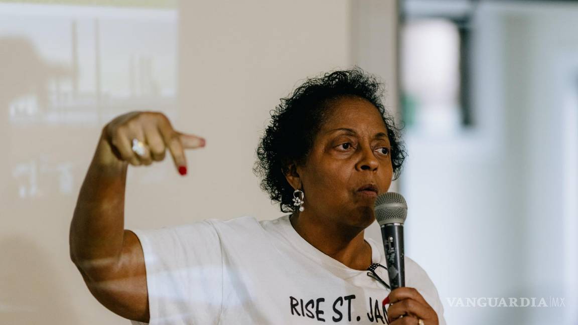 $!Sharon Lavigne habla durante una reunión comunitaria organizada por Rise St. James en Vacherie, Luisiana.