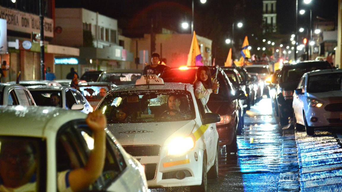 $!Saltillo saca las garras: aficionados de Tigres celebran en la Alameda
