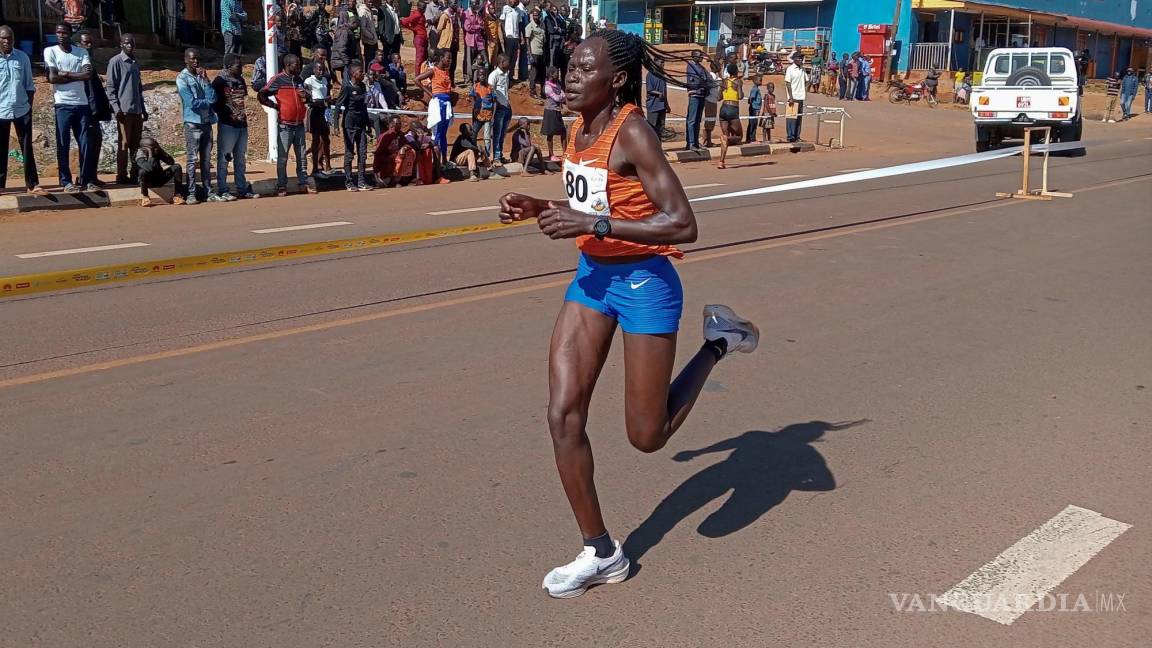 Escándalo en el atletismo: corredora de París 2024 es hospitalizada tras ser agredida por su novio