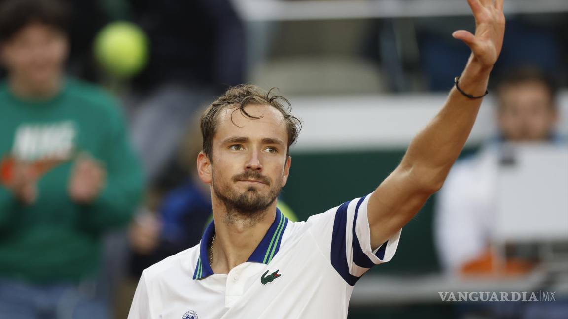 Medvedev avanza silenciosamente en Roland Garros, asegurando su lugar en los Octavos de Final
