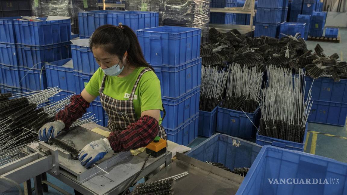 Suaviza Gobierno chino tono a la hora de hacer negocios; pasa de disciplinador a animador