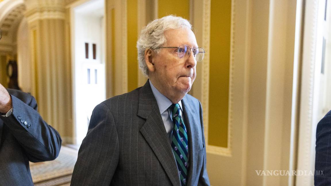 $!El senador republicano de Kentucky, Mitch McConnell.La legislación recortaría casi 1,100 millones de dólares a la Corporación para la Radiodifusión Pública.