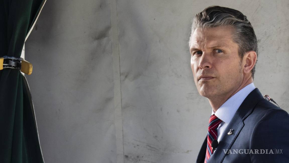 $!Pete Hegseth Hegseth, por su parte, reveló en el chat información sensible, incluyendo objetivos, activos militares desplegados.