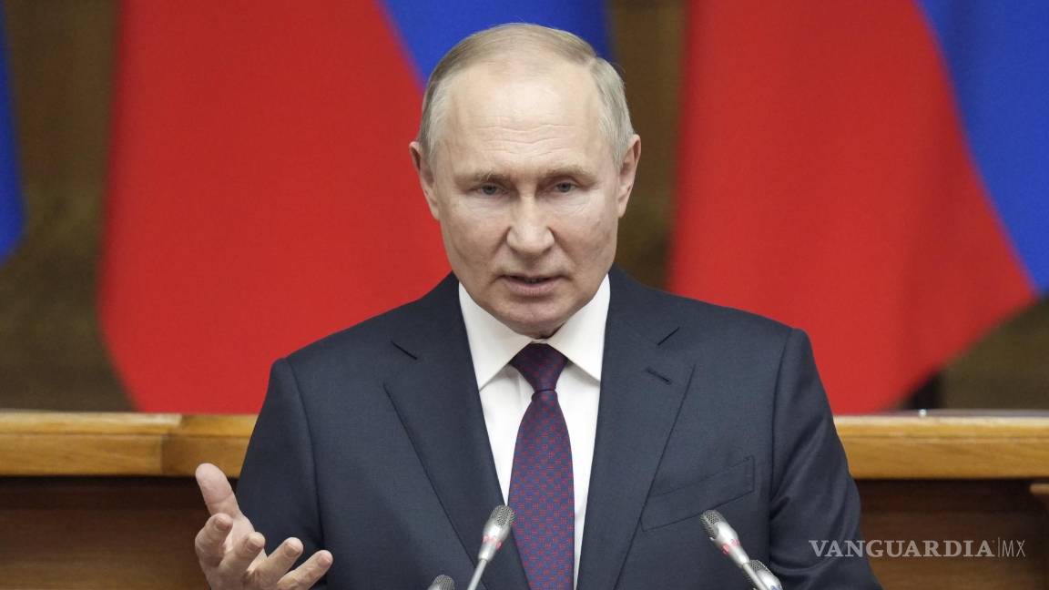 $!El presidente ruso, Vladímir Putin, pronuncia un discurso durante una reunión del Consejo de Legisladores de la Asamblea Federal Rusa en San Petersburgo, Rusia.