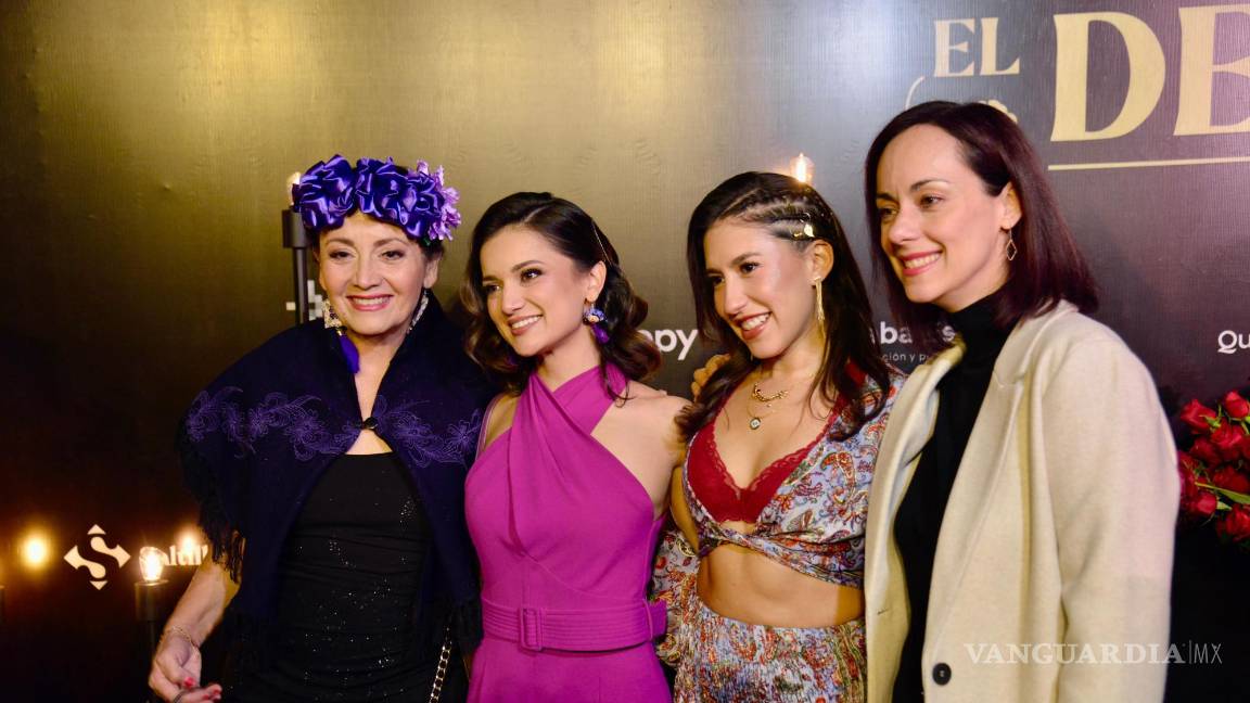 $!La unión entre las mujeres del lenco se vio detrás de las cámaras para dar el mensaje de apoyo.