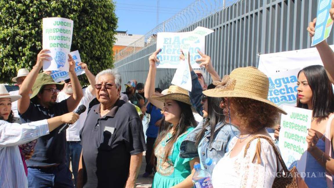 $!El abogado Luis Pedroza, de ProDefensa del Nazas y Encuentro Ciudadano Lagunero, representa a los colectivos que defienden la resolución.