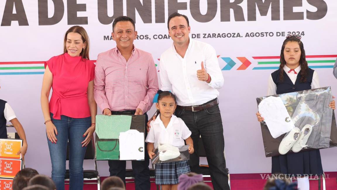 Arranca Manolo Jiménez entrega de uniformes escolares en comunidades rurales de Coahuila