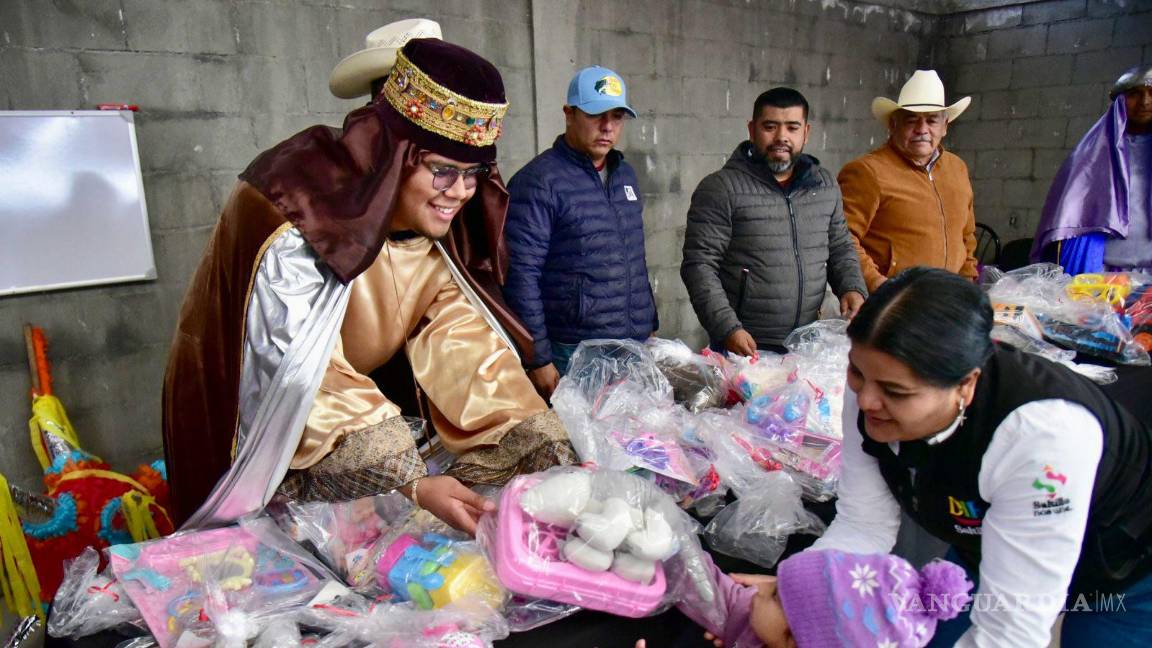 $!Los pequeños recibieron obsequios por parte del DIF-Saltillo.