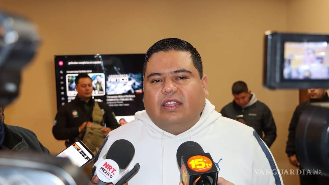 Alcalde de San Juan de Sabinas supervisa el refugio temporal en la ‘Casa de la Cultura’