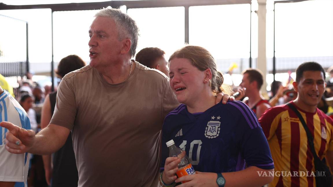$!Heridos, llantos y gente con golpes de calor, encima niños desesperados, es lo que ha ocurrido hasta el momento en la previa para la Copa América.