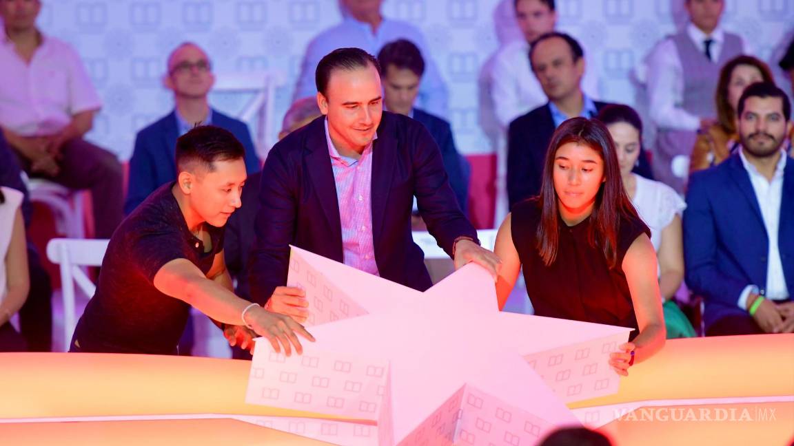 $!El gobernador Manolo Jiménez resaltó las fortalezas que tiene la estrategia para mejorar la educación en Coahuila.