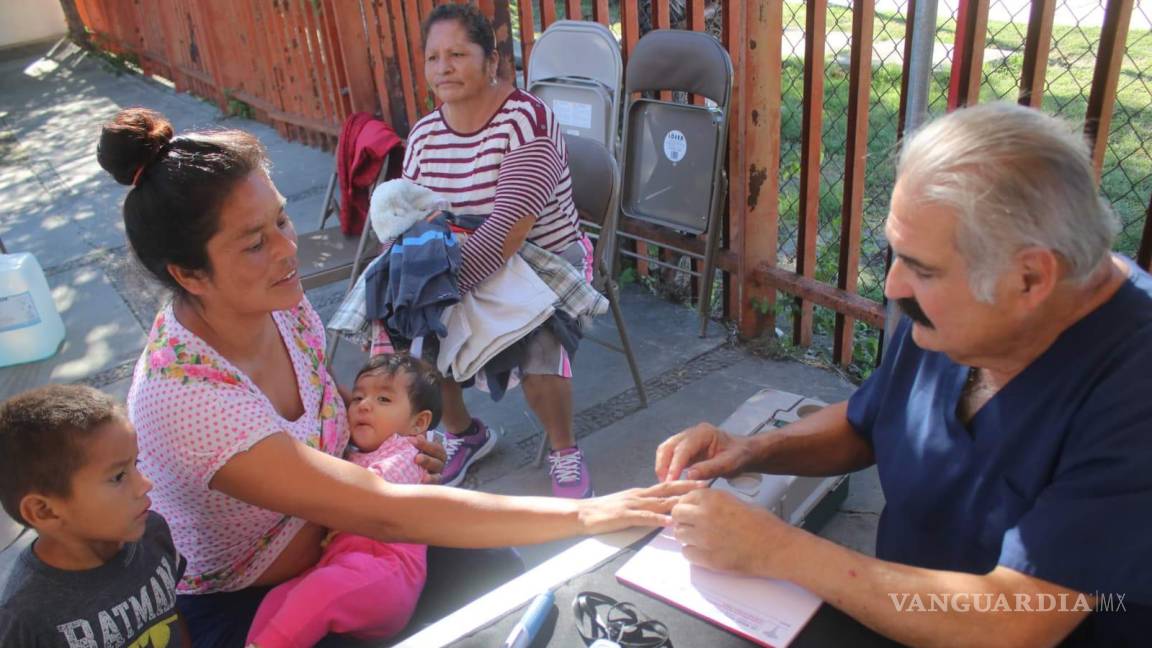 Aprovechan habitantes de Agujita brigada del DIF Sabinas y dialogaron con la alcaldesa