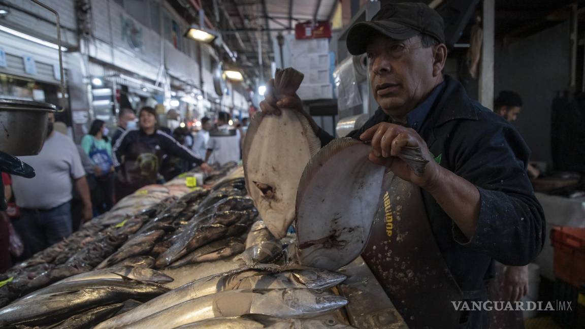 Mexicanos buscan soslayar la inflación y mantener la tradición de la Cuaresma