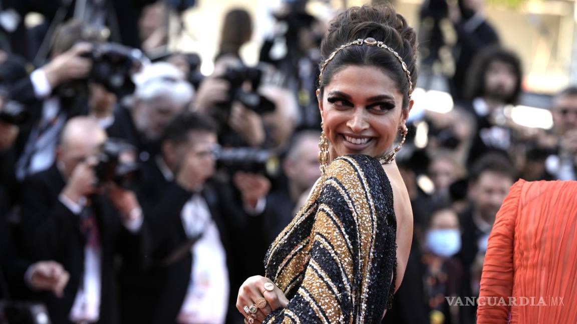 $!La integrante del jurado Deepika Padukone posa a su llegada al estreno de la película 'Final Cut' en la 75a edición del Festival Internacional de Cine de Cannes.