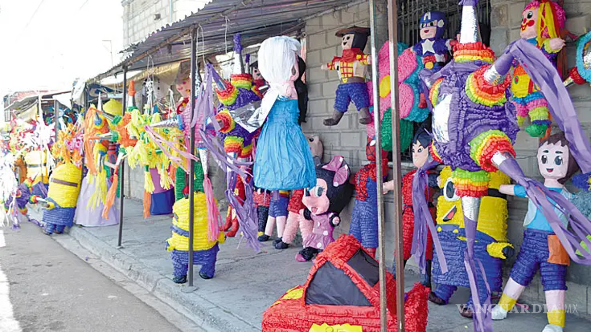 $!Las tradicionales piñatas también han incrementado sus precios con el paso de los años.