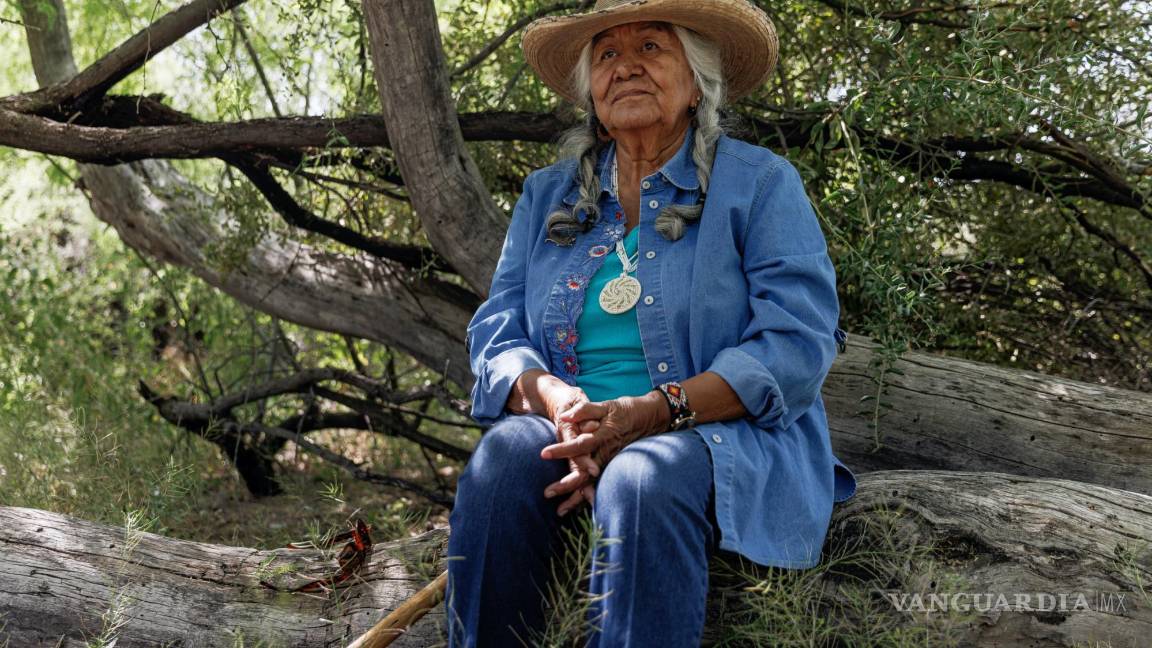 $!Lorraine Márquez Eiler, representante de la Nación Tohono O’odham, en el Monumento Nacional Organ Pipe Cactus cerca de Lukeville, Arizona.