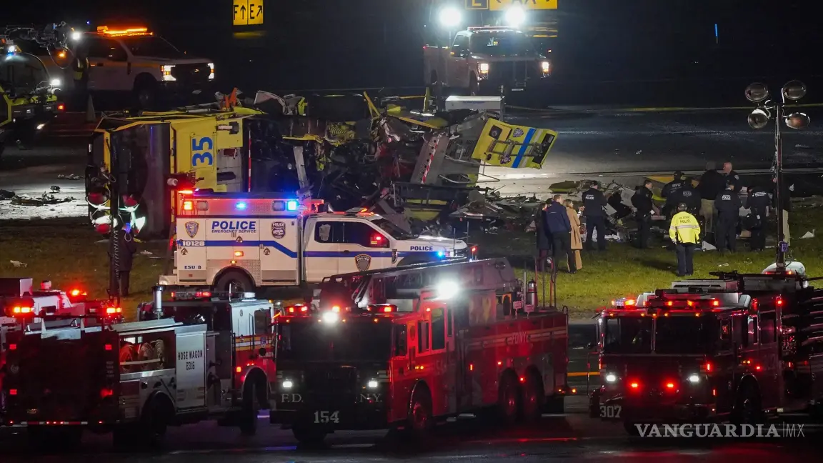 $!Avión de Air Canada choca con camión de bomberos en Aeropuerto LaGuardia en Nueva York; mueren dos pilotos