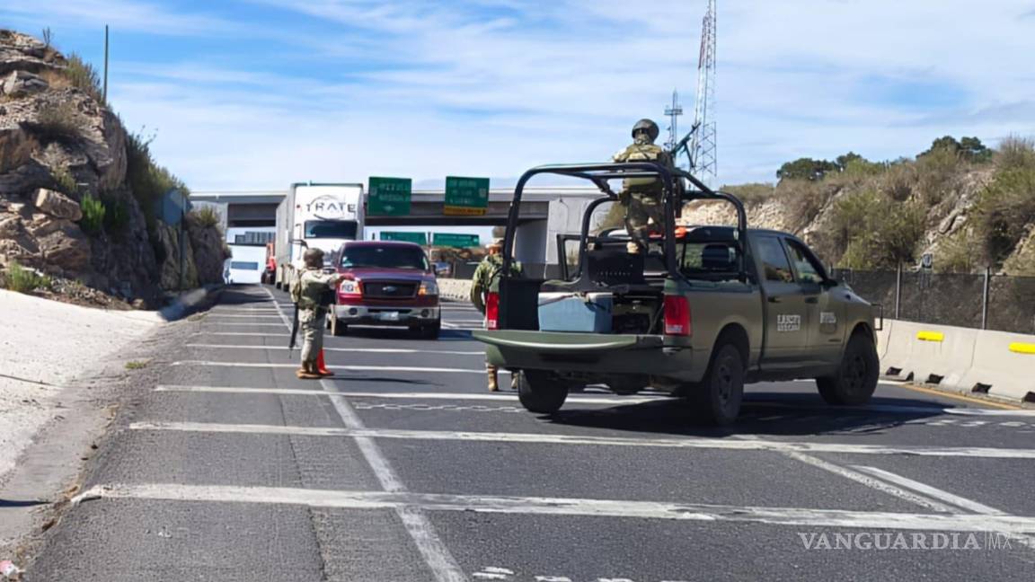 Cierran carretera Los Chorros para peritaje tras accidente con camión del Ejército Mexicano