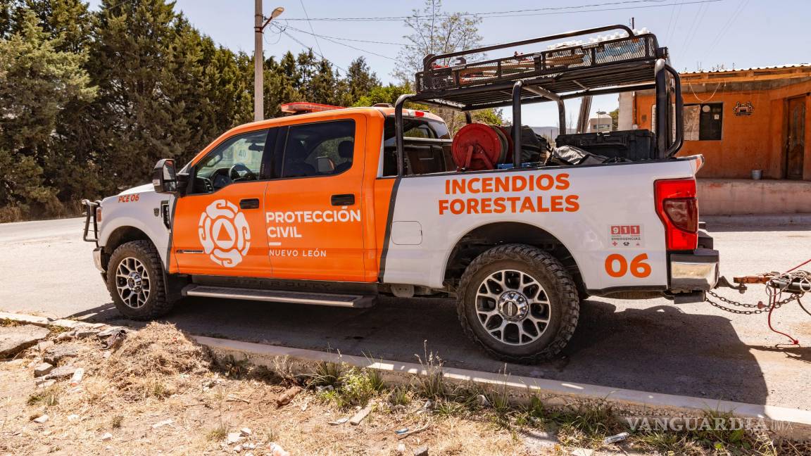 $!Elementos de PC de NL patrullan la zona afectada por el incendio para garantizar la seguridad del área y apoyar a las brigadas.