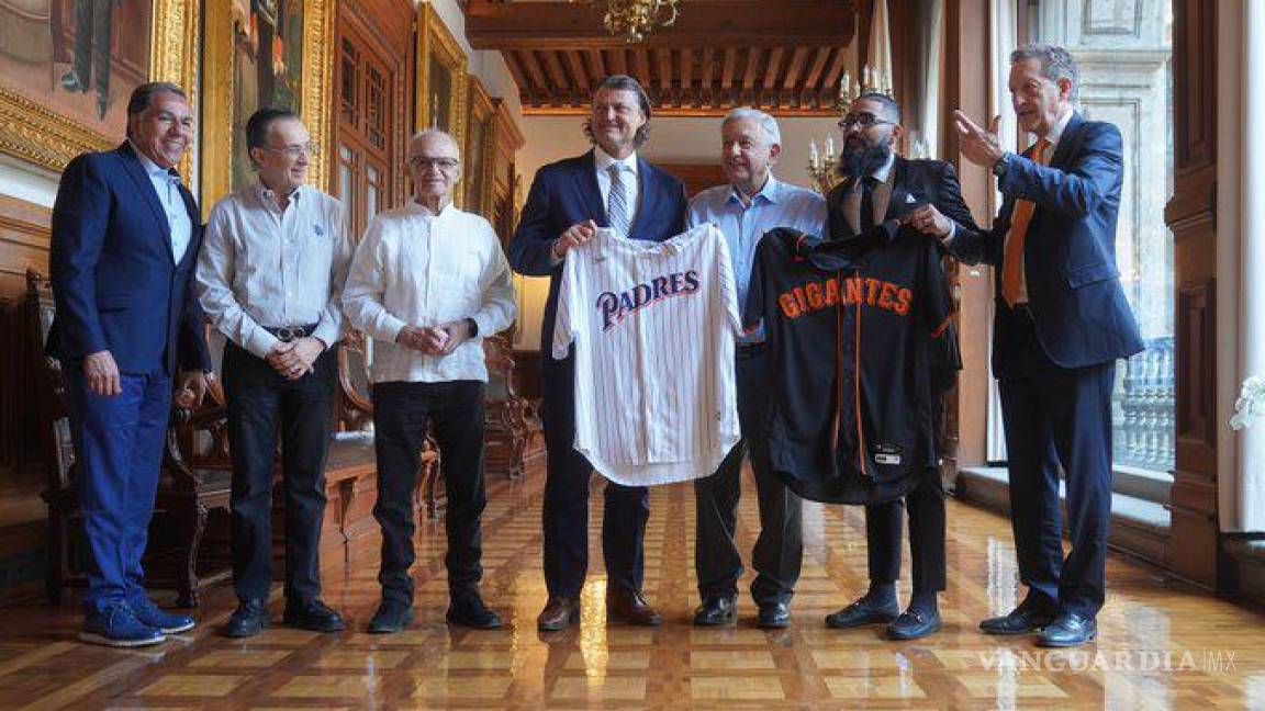 AMLO recibió a Harp Helú y directivos de la MLB en Palacio Nacional