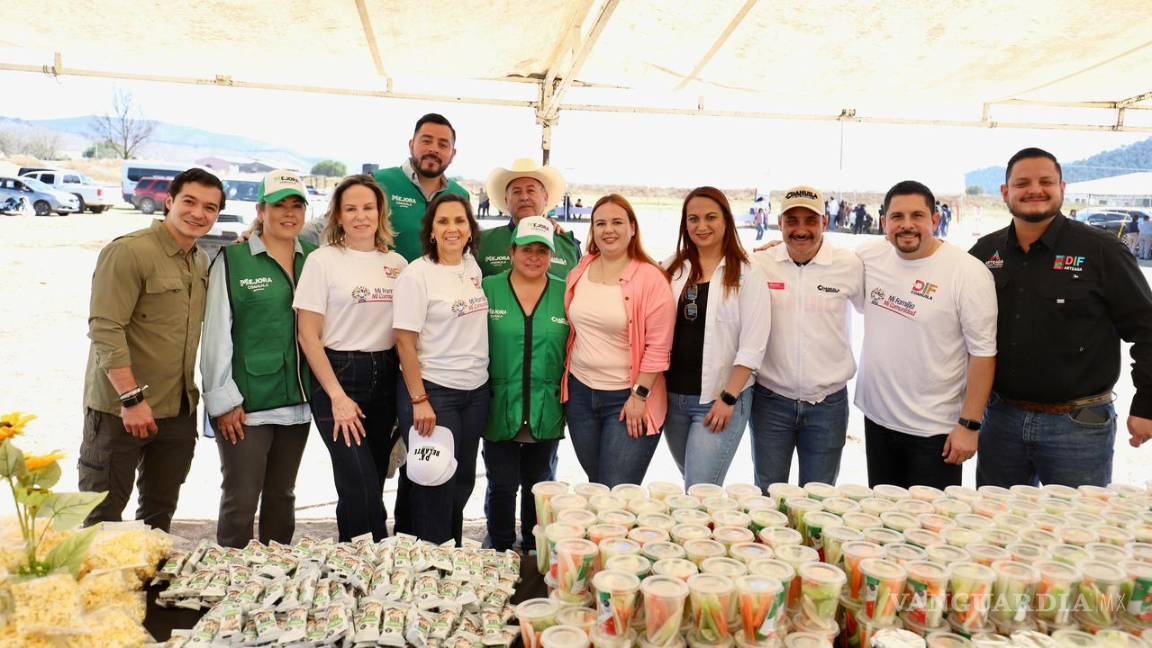 $!La alcaldesa Ana Karen Sánchez Flores (c) fungió como anfitriona del evento.