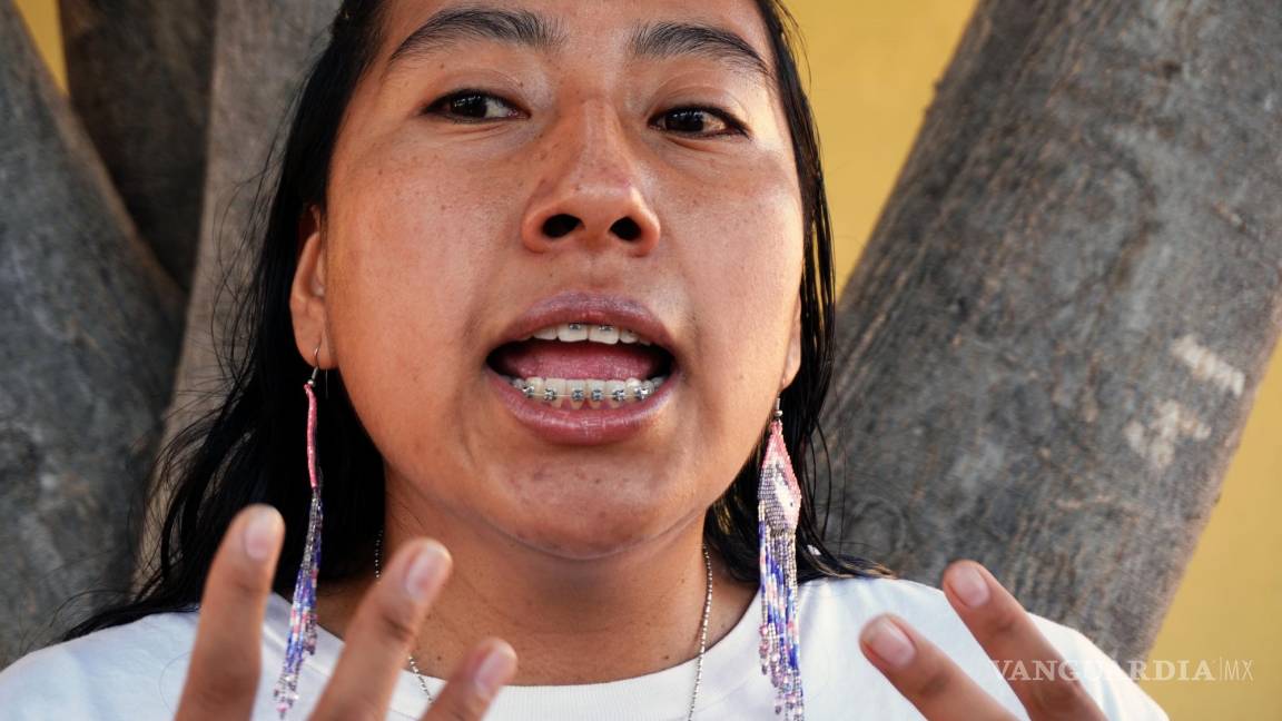 $!La rapera y activista mexicana Mare Advertencia Lirica durante una entrevista para EFE en la ciudad de Oaxaca (México).