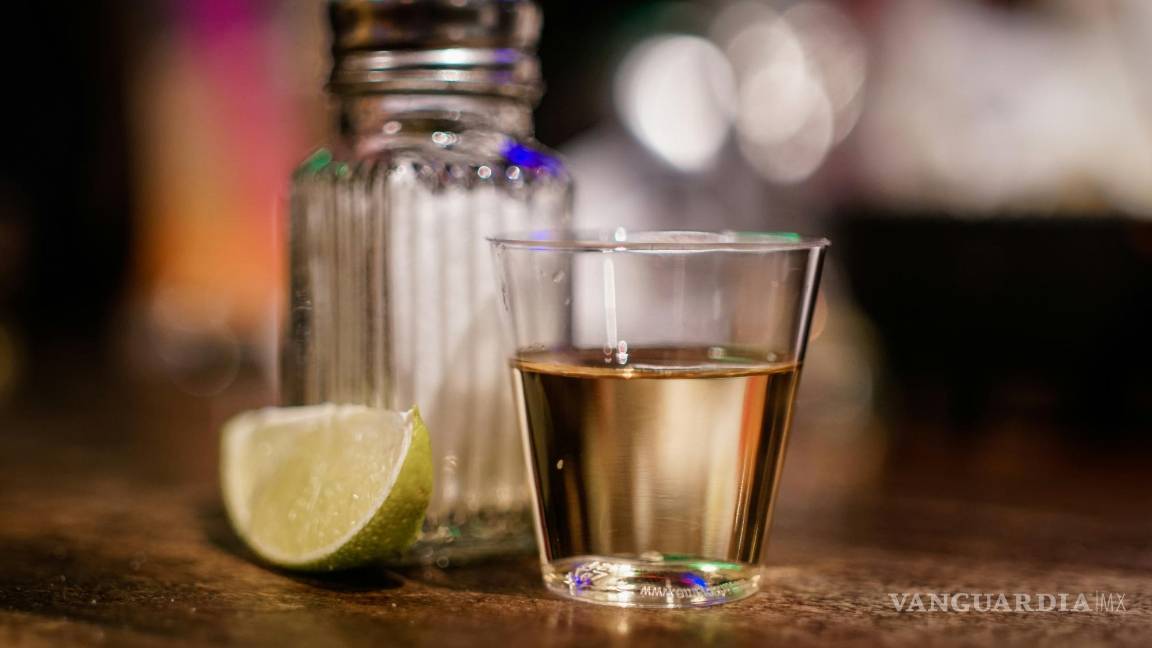 $!El tequila contiene antioxidantes, como los polifenoles, que ayudan a combatir el estrés oxidativo en el cuerpo.